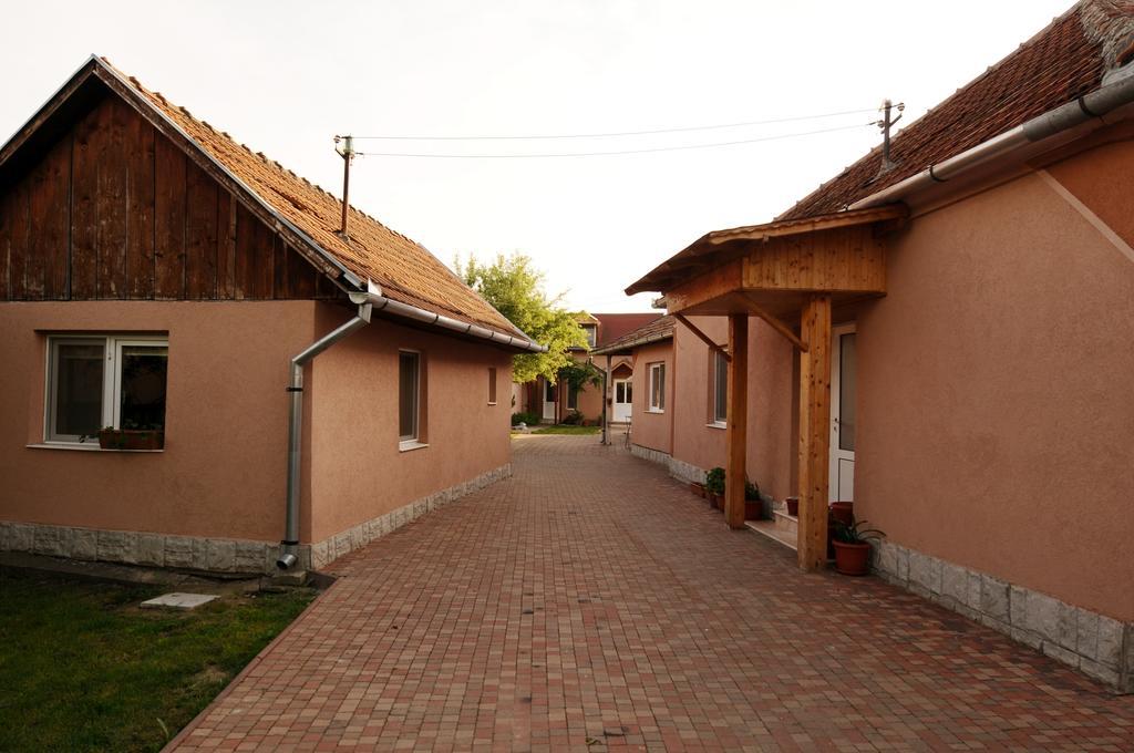 Hotel Route 66 Haţeg Exterior foto